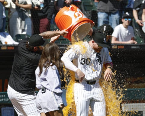 Elko makes his first hit count: His 3-run homer lifts the White Sox over the Marlins 4-2