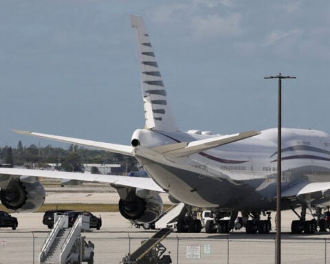Trump plans to accept luxury 747 from Qatar to use as Air Force One