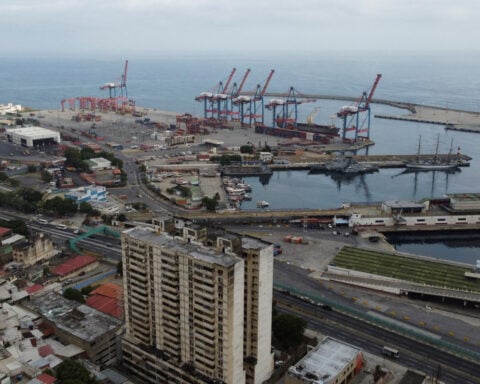 Traders rebrand Venezuelan oil for China as Brazilian, sources and tanker trackers say