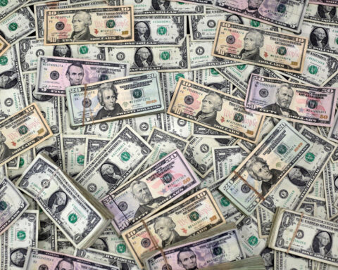 Dollar strengthens after China-US truce eases growth fears