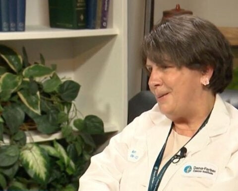Boston nurse with terminal cancer keeps helping patients because "I love what I do"