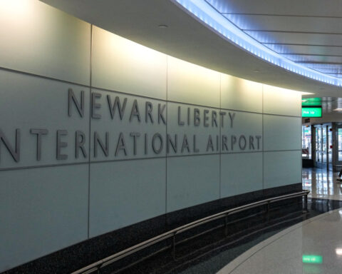 FAA proposing Newark flights cuts, saying unable to handle current volume