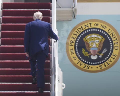 White House correspondents protest lack of wire reporters on Air Force One