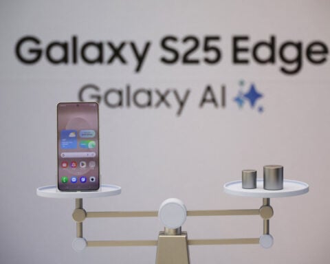 Samsung launches slimmest smartphone as races against rival Apple