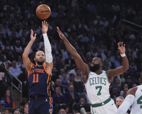Knicks take a 3-1 lead over the Celtics with a 121-113 victory as Tatum is injured in final minutes