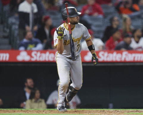 Family ties: Kiner-Falefa homers after meeting his 2nd cousin for the 1st time, Ralph Kiner's son