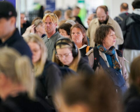 Foreign travel spending in US to decline 7% in 2025, report says