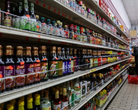 Lower food prices tame US consumer inflation in April, tariffs squeeze awaited