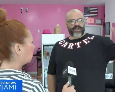 Man caught on video stealing nearly $4,000 in products from Miami-Dade smoke shop, owner says