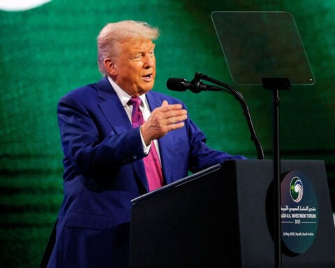 Trump announces plan to lift punishing sanctions on Syria