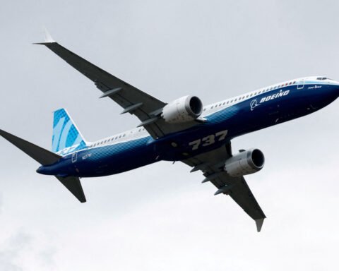 United Airlines exec says it may not get Boeing 737 MAX 10s until 2027 or '28