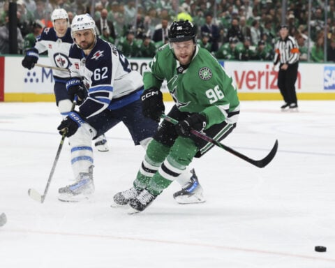 Mikael Granlund gets 1st career playoff hat trick as Stars beat top-seeded Jets for 3-1 series lead