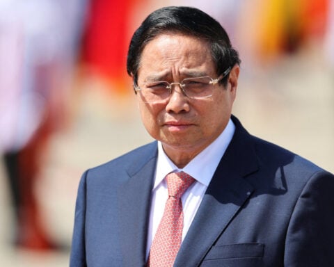 Vietnam PM vows to fight against counterfeits, trade frauds
