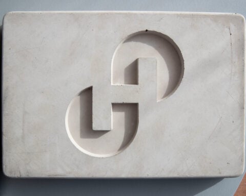 Holcim shareholders approve spinoff, grumble over chairman's pay
