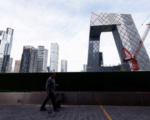 China April bank lending tumbles more than expected amid trade war