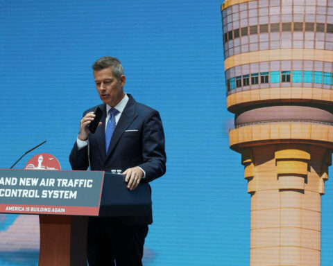 FAA holds meeting with US airlines to cap Newark flights