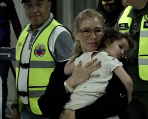 Toddler held in US after parents’ deportation has been returned to Venezuela