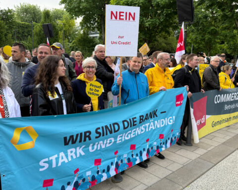 Commerzbank CEO and workers rally to fend off UniCredit as investors meet