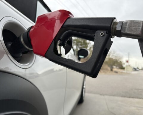 US wholesale prices dropped 0.5% last month despite President Trump's tariffs