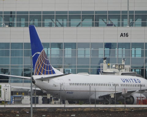 Air traffic controllers in Denver scramble to use backups after losing communications Monday