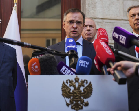 Putin spurns Zelenskyy meeting but lower-level Ukraine-Russia talks are still on