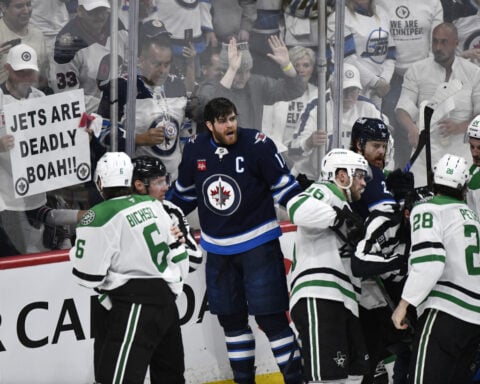 Jets beat the Stars 4-0 to force Game 6 in the Western Conference semifinal series
