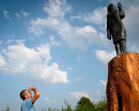 Melania Trump bronze statue disappearance investigated by police