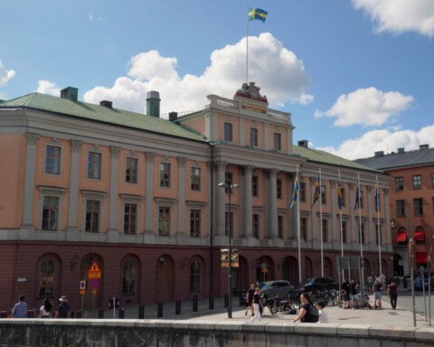 Swedish diplomat spy suspect has died, his lawyer says