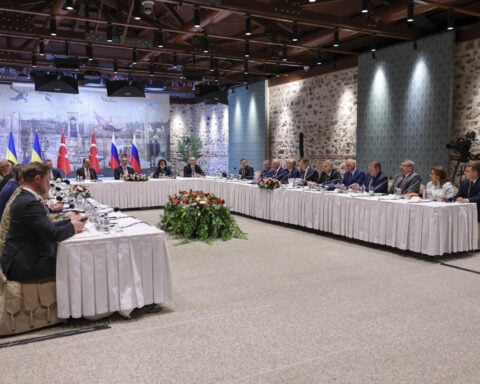 Russia-Ukraine peace talks end after less than 2 hours with deal to swap POWs but no ceasefire
