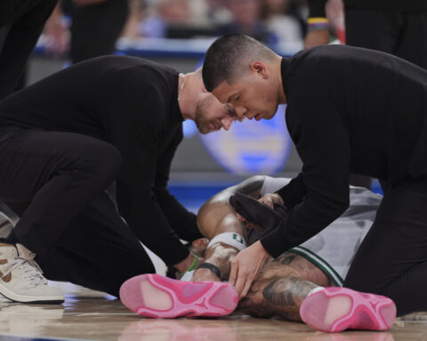 Jayson Tatum out of hospital, meets with Celtics teammates ahead of must-win Game 6 vs. Knicks