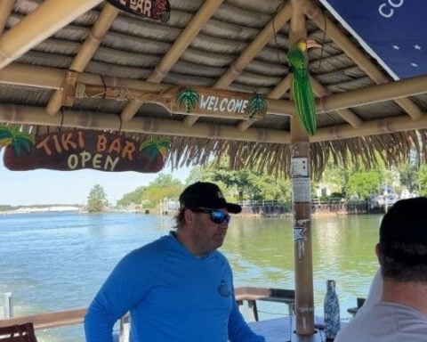 Navy veteran creates tropical vibes with tiki boat tours