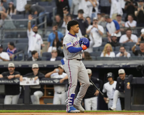 Juan Soto greeted with standing jeer in Yankee Stadium return, then touches heart with helmet