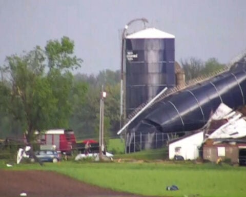 Video shows tornado hit St. Louis area