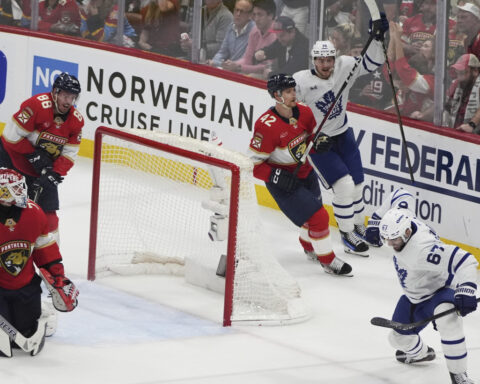 Auston Matthews breaks through, Maple Leafs beat Panthers 2-0 to force Game 7