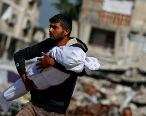 Gaza ceasefire talks resume as Israeli assault kills hundreds in 72 hours