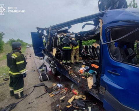 Russian attack on bus in Sumy region kills nine, Ukraine says, hours after peace talks