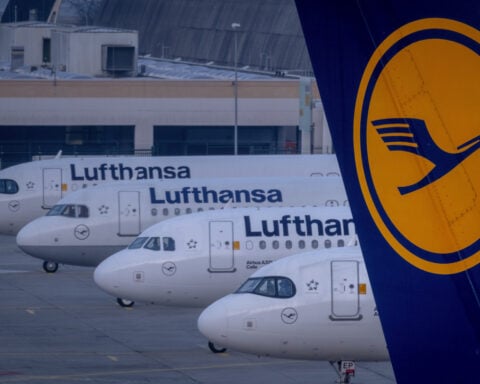 No pilot for 10 minutes during a Lufthansa flight in 2024 because of fainting incident, report says