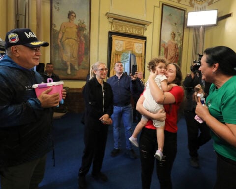 Deported mom says toddler’s return to Venezuela after separation by US authorities was a ‘miracle’