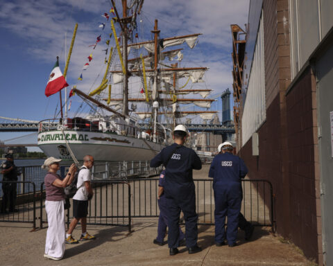 Turbulent waters may have contributed to Mexican tall ship's crash into Brooklyn Bridge