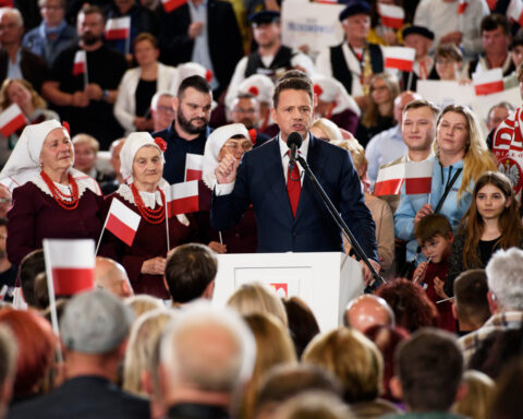 Right-wing populists hopeful after first round of Polish presidential election