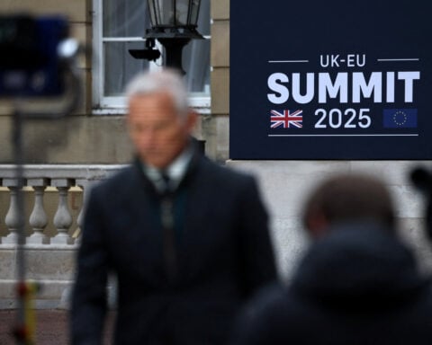 EU and UK reach tentative agreement ahead of summit, say EU officials
