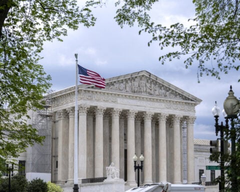 Supreme Court allows Trump to strip legal protections from 350,000 Venezuelans who risk deportation
