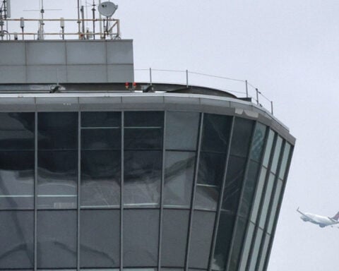 FAA investigates brief communications outage at air traffic facility responsible for flights at Newark
