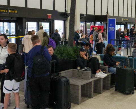 FAA investigating after Newark air traffic control suffered two-second outage