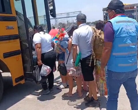 First ‘self-deportation’ flight from US lands in Honduras – with US citizen children aboard