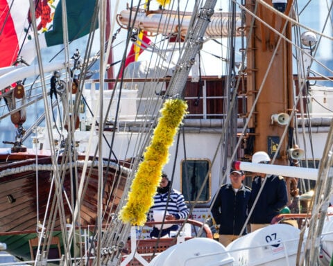 Probe of crash of Mexican tall ship into Brooklyn Bridge centers on engine