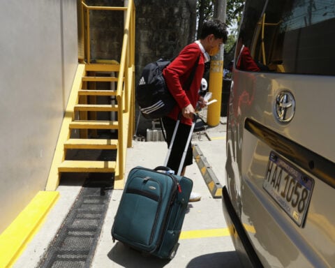 US sends 68 migrants back to Honduras and Colombia in first voluntary deportation