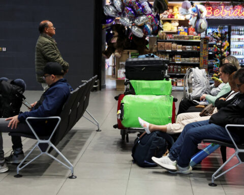 Venezuela suspends flights from Colombia after arrests