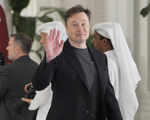 Elon Musk says he's committed to still be Tesla's CEO in 5 years' time
