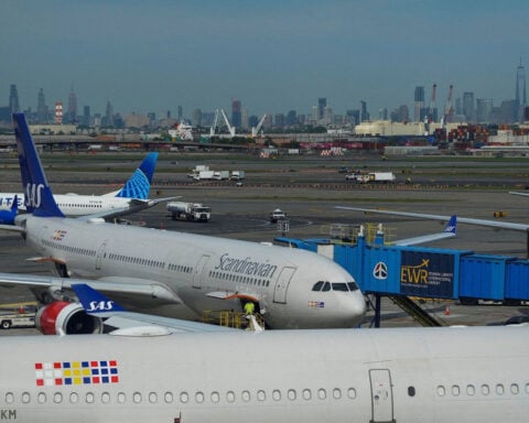 FAA cuts 25% of flights at Newark airport after air traffic controller shortage and construction causes delays